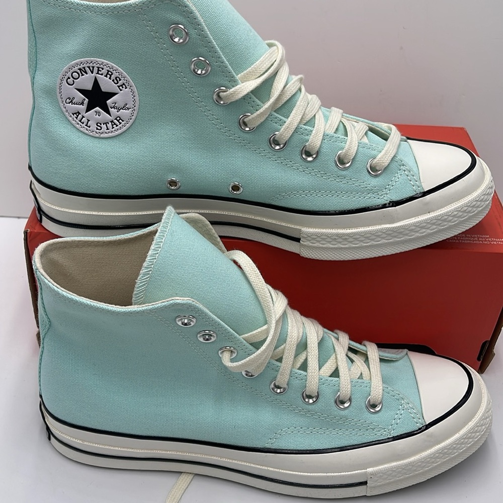 Converse Men’s A08614F
CHUCK 70 HI
POLAR BEAM/EGRET/BLACK Sneakers - Picture 2 of 16
